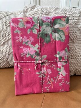 April Cornell cottage rose table cover tablecloth 60”X 84” table for 6-8